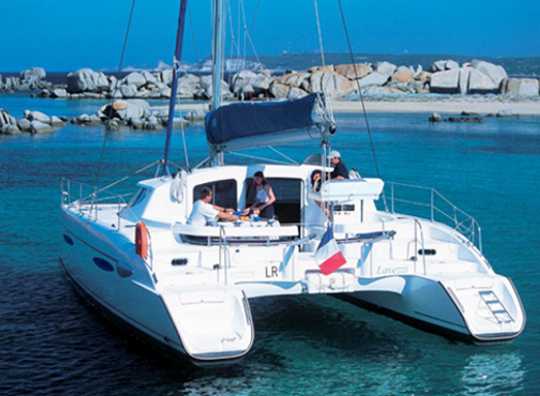 Alquilar un catamaran en Alicante