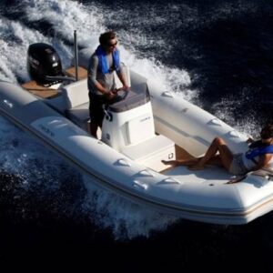 Alquilar una Zodiac 540