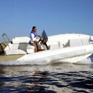 Alquilar una Zodiac 680