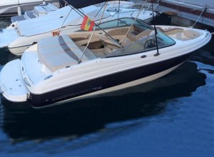 Alquilar una Chaparral 19