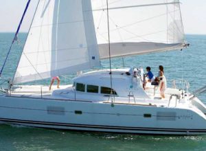 Alquilar un Lagoon 380 en Menorca